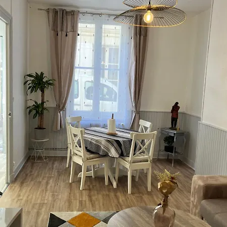 T3 En Plein Centre-ville Chatellerault, *