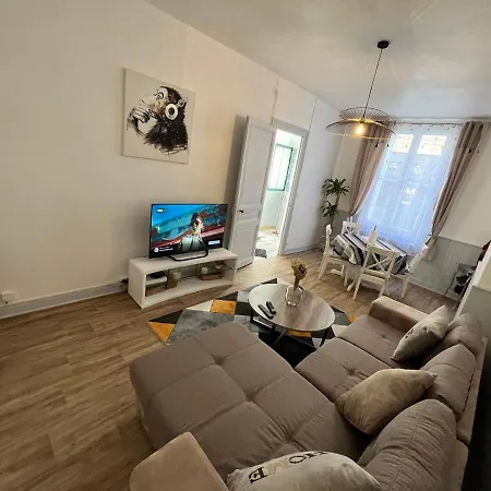 Apartment T3 En Plein Centre-ville Chatellerault, Chatellerault